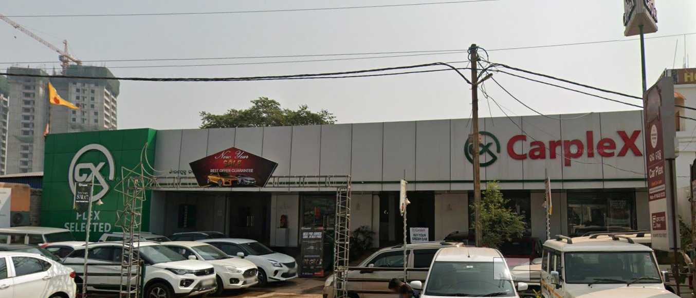 CarpleX used car showroom on Puri Bypass Pandra Bhubaneswar with large CarpleX signage and row of cars